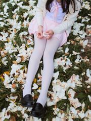 [Поле ветра] № 146 Белая шелковая розовая девушка на улице