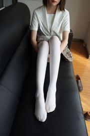 Lolita Girl in White Silk Plaid Skirt [Sen Luo Foundation] [BETA-021]