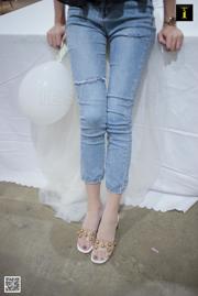 Model Yunzhi "Daily Jeans with Silk" [IESS Weird and Interesting] Beautiful legs and silk feet
