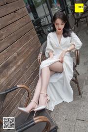 Model Shanshan "Flame Red Lips und White Dress" [Ausgabe an IESS]