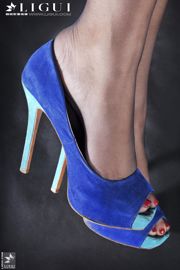 Người mẫu Si Qi "Giày cao gót màu xanh và bàn chân lụa đen"
