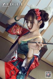 Model Liang Er "Classical Jade Foot" [丽 柜 Ligui]