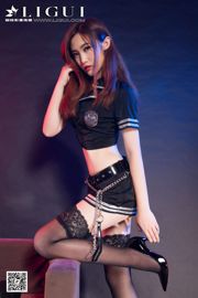 Janji Model "Polisi wanita sutra hitam dalam belenggu dan kaki sutra" [丽 柜 贵 足 LiGui] Foto kaki dan kaki giok yang indah