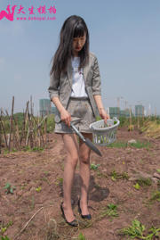 【大生模型撮影】農作業をする女性ホワイトカラーNo.179リン